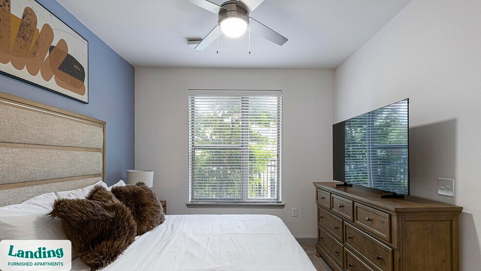 Building Photo - 2800 NE Green Oaks Blvd