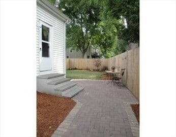 Building Photo - 44 Pond St