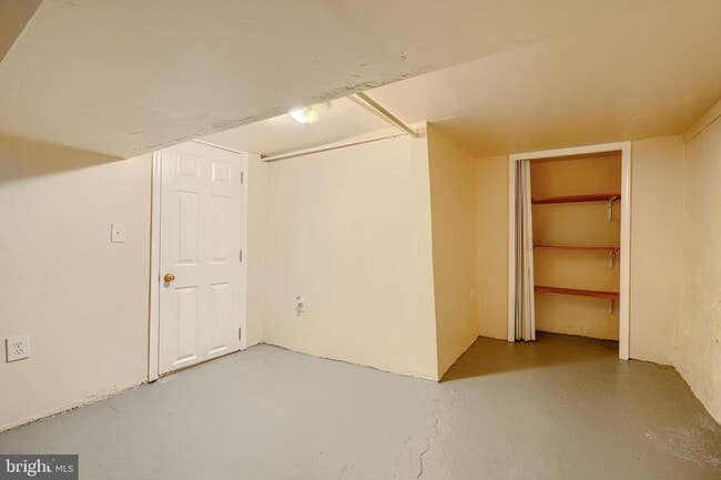Building Photo - Well-Located 3BR Row Home Close to Johns Hopkins & Bayview