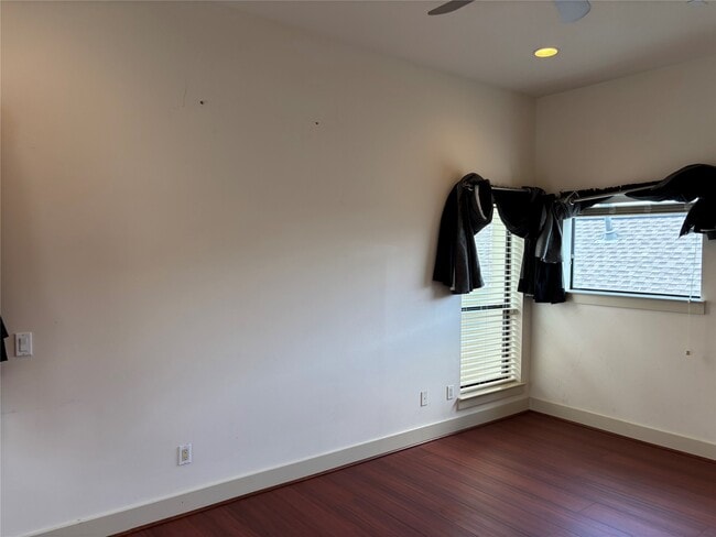 Building Photo - 1510 W 26th St