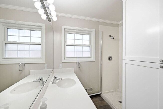 Building Photo - 2973 Arguello Dr