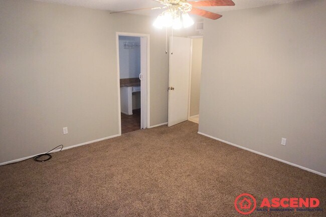 Building Photo - 3 Bedroom Home Off Ming and Ashe Rd!