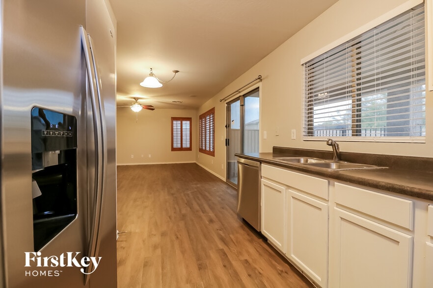 Building Photo - 3349 S 98th Ln