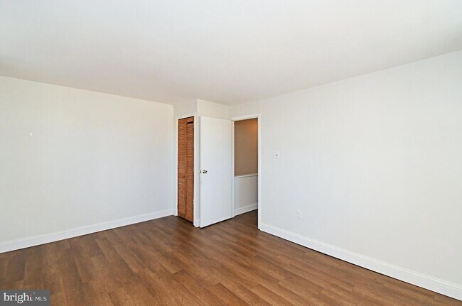 Building Photo - 1554 N Lawrence St