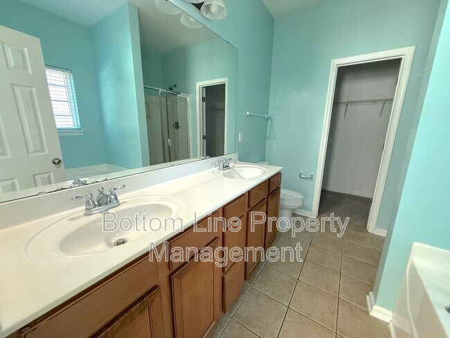 Building Photo - 10226 Highland Creek Cir