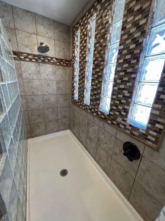 Building Photo - Spring Valley Lake Home
