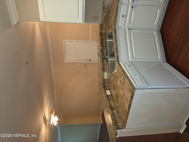 Building Photo - 13810 Sutton Park Dr N