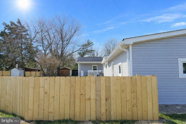 Building Photo - 87 Becks Ln