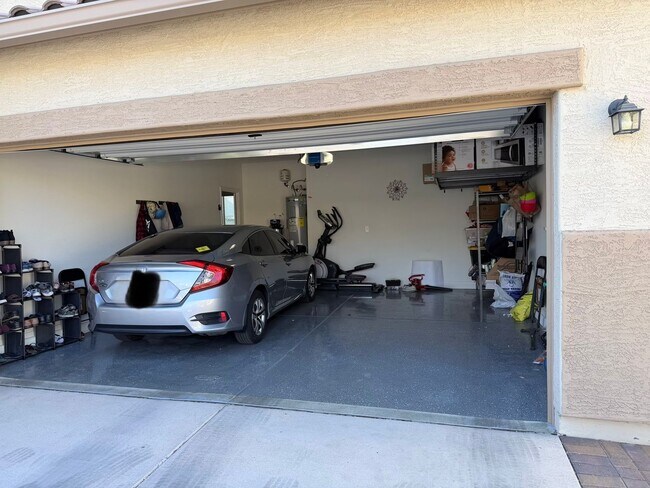 Building Photo - 3 bedroom 3 bath Home