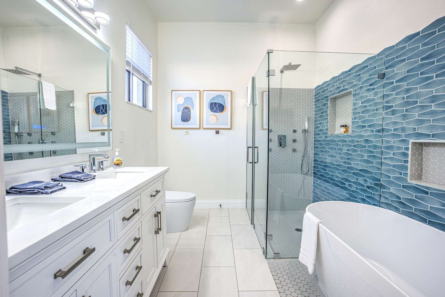 Building Photo - 685 107th Ave N