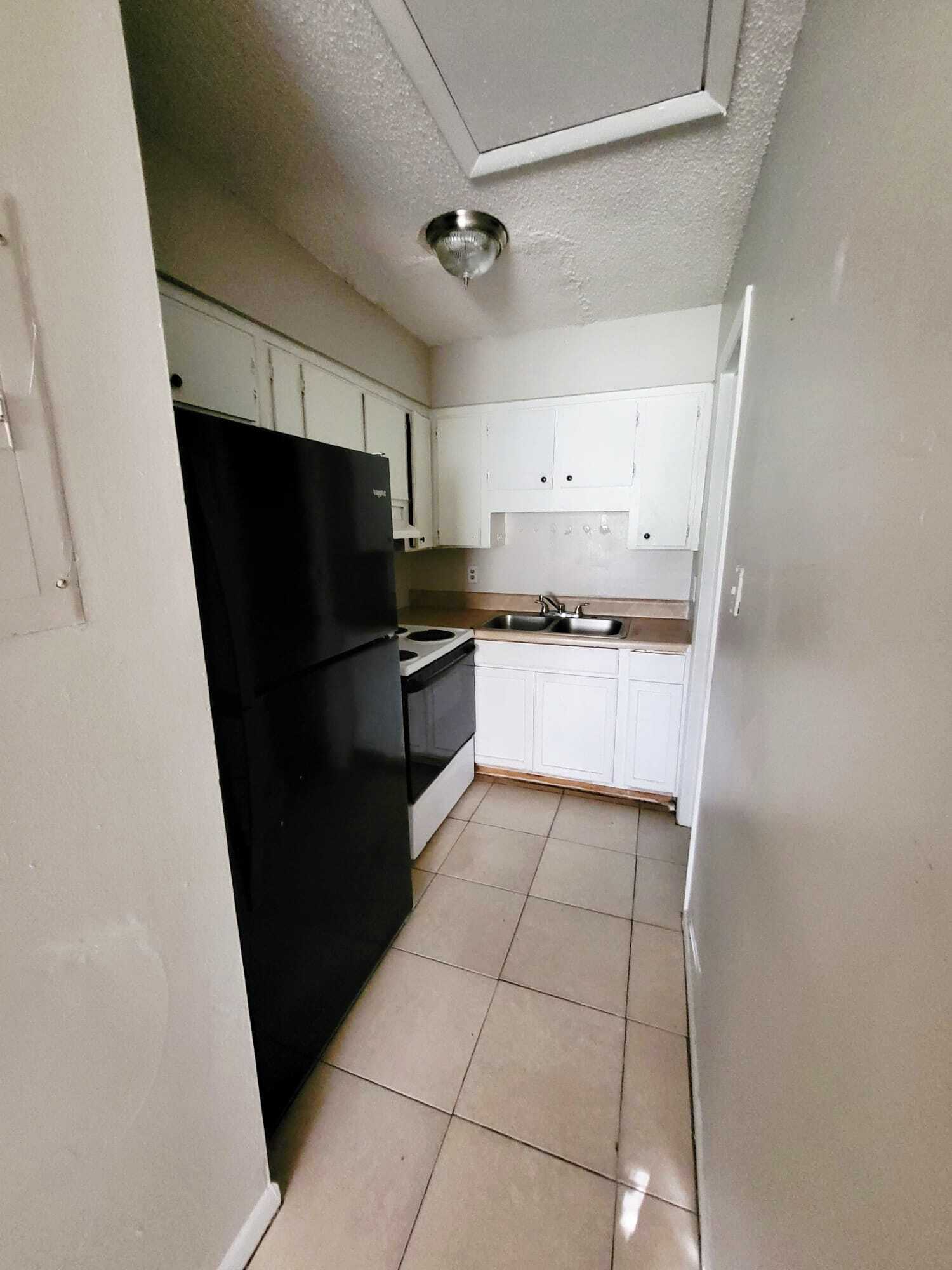 Building Photo - 8230 San Jose Manor Dr E