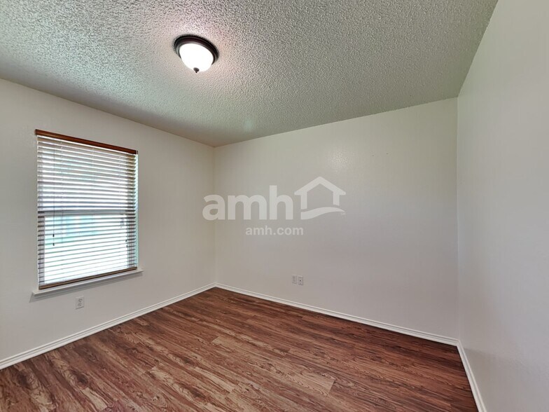 Building Photo - 5713 Stone Meadow Ln