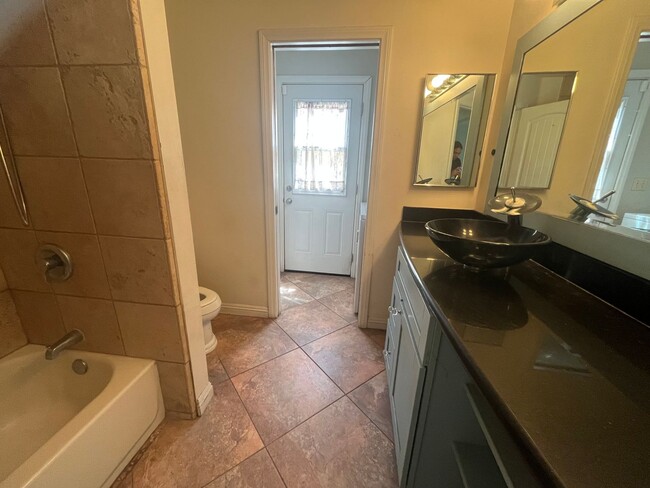 Building Photo - Beautiful Home available now