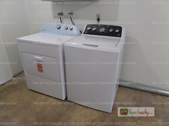 Building Photo - Freshly Updated 3-Bedroom Duplex w/Attached Garage in Great Federal Way Location!!