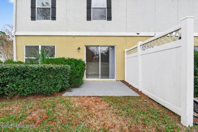 Building Photo - 411 Walnut Dr