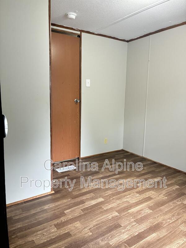 Building Photo - 517 Skylark Ln