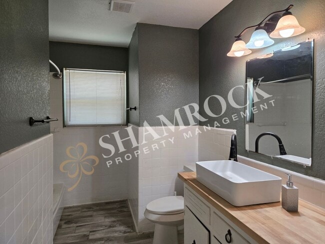 Building Photo - 409 Sharron Dr