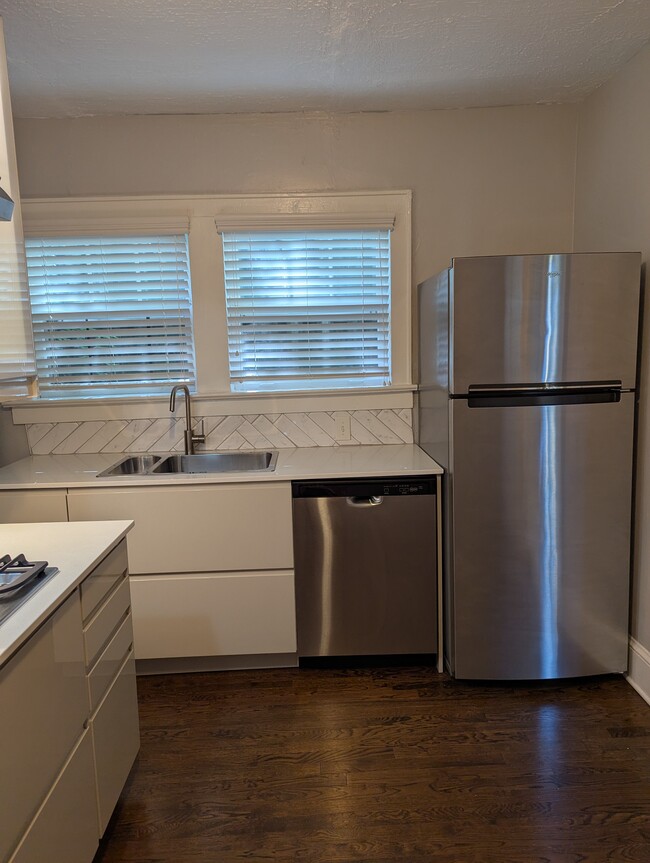Building Photo - 720 Berne St SE Apt B