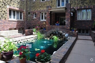 Building Photo - Beautiful studio Apartment in the heart of...