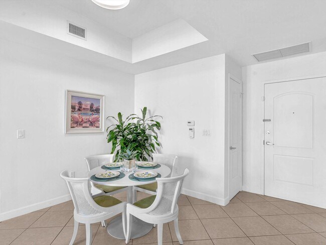 Building Photo - 801 S Olive Ave