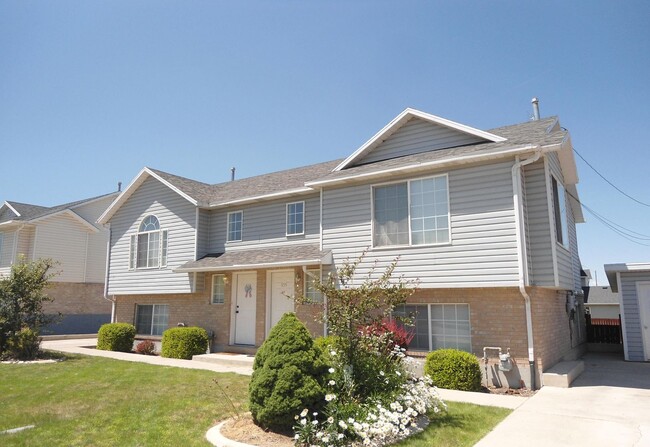 Primary Photo - Large Spanish Fork Duplex