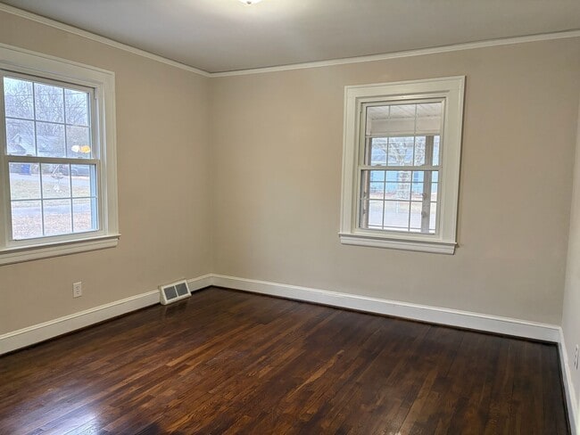 Building Photo - 2 Bedroom, 1 Bathroom House in Winston-Salem!