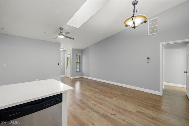 Building Photo - 1518 SW Courtyards Ln