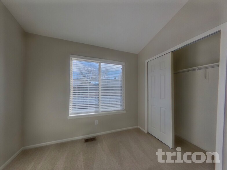 Building Photo - 21898 E Alamo Ln