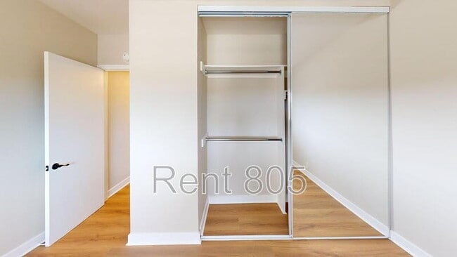 Building Photo - 309 E Surfside Dr