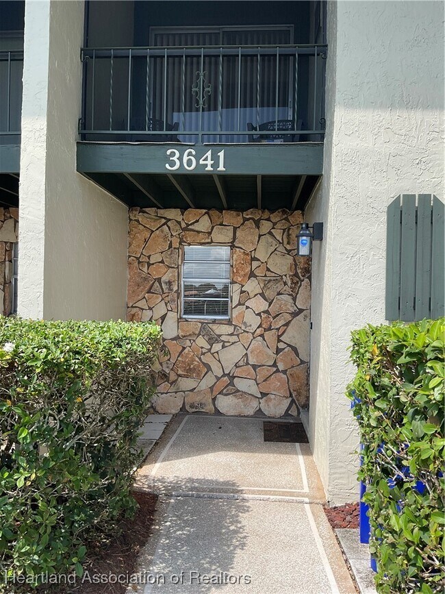 Building Photo - 3641 Edgewater Dr