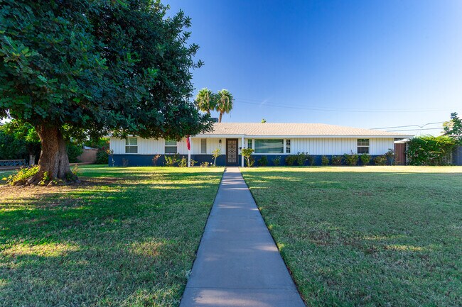 Building Photo - 2040 W Cambridge Ave