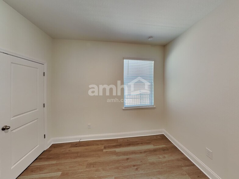 Building Photo - 1015 Grafton Ridge Dr