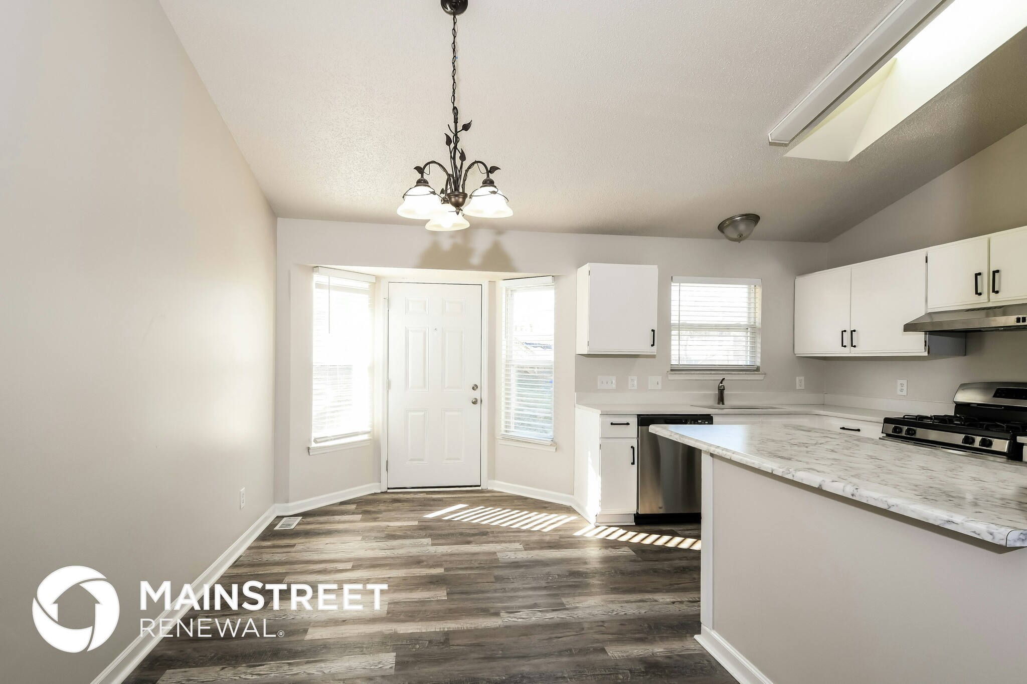 Building Photo - 3304-3305 5 Oaks Dr