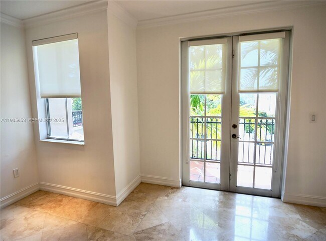 Building Photo - 615 Santander Ave