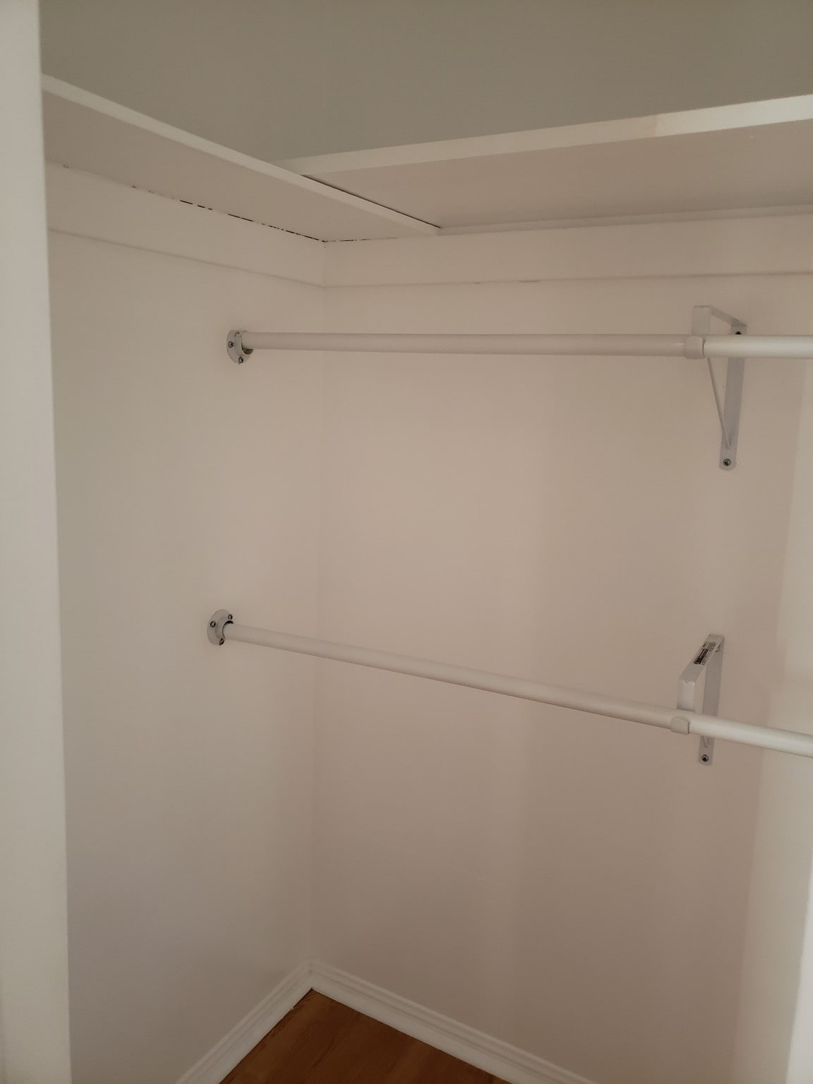 BDRM CLOSET 4' X 6' - 305 N Palm Ave