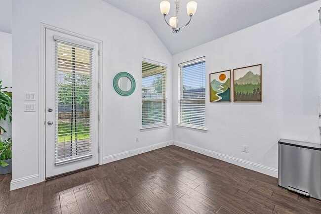 Building Photo - 808 Parkland Dr