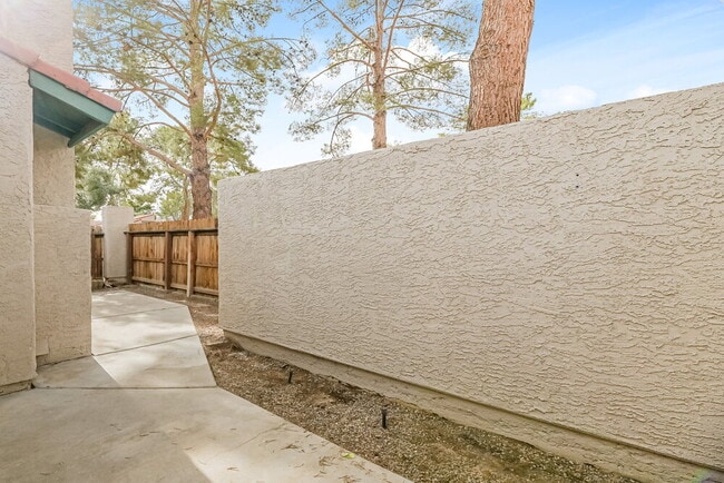 Building Photo - 763 Heritage Vista Ave