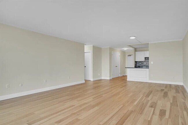 Building Photo - 8 Whittier Pl