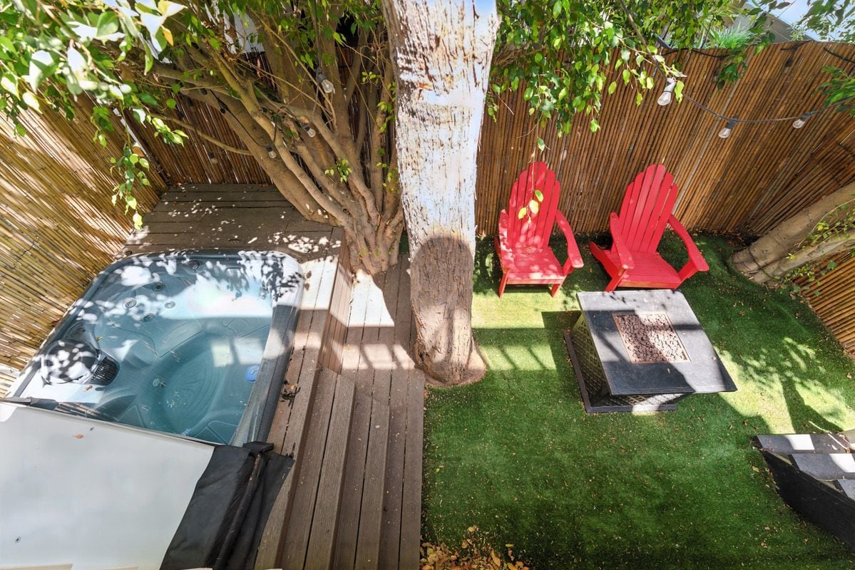 Building Photo - 33 Reef St