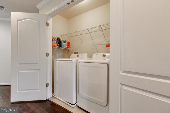 Building Photo - 7201 Thackley Way