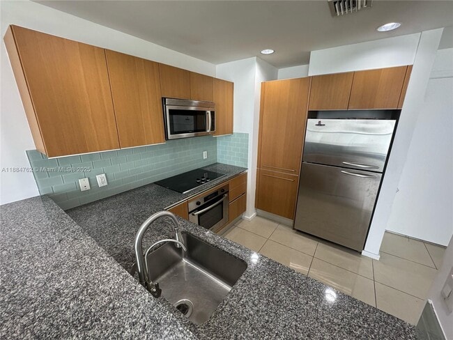 Building Photo - 1050 Brickell Ave