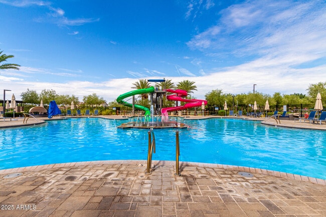 Building Photo - 5747 S Labelle