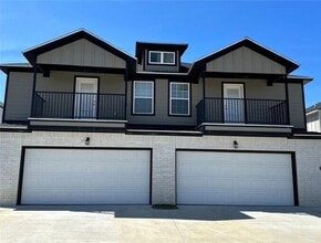 Building Photo - 1023 S Benchmark Ln