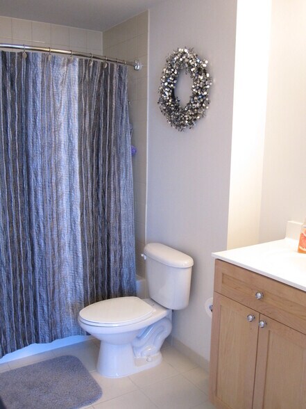 En-Suite Bathroom - 2001 15th St North