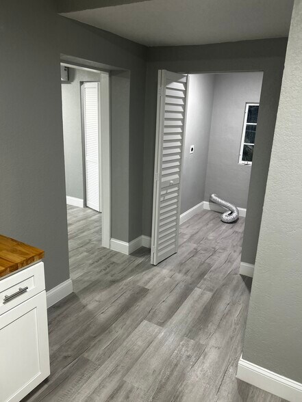 Building Photo - 734 Bonnie Cir