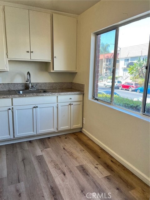 Building Photo - 208 S Mariposa Ave