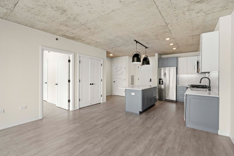 Building Photo - 160 W Huron St