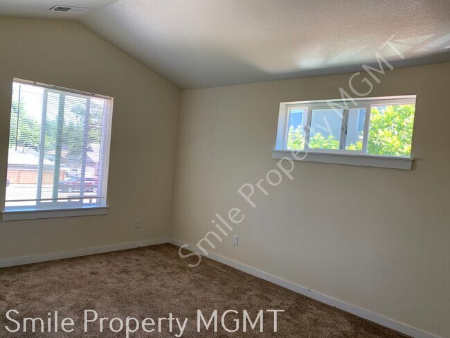 Building Photo - single house