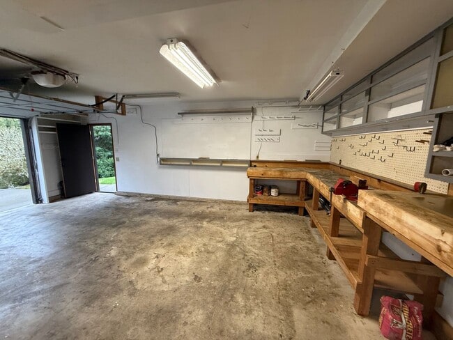 Building Photo - Spacious Mukilteo Home with Stunning Outdoor Living and Lush Landscaping