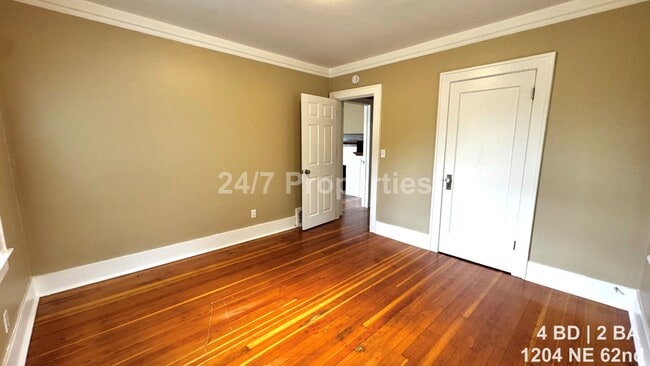 Building Photo - Charming 4 BD | 2 BA Bungalow with A/C - North Tabor